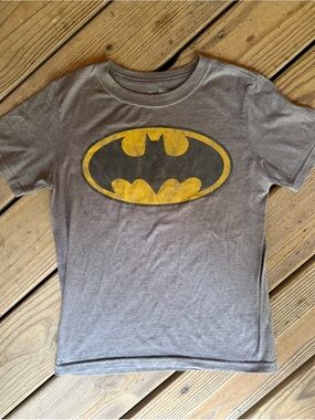 Gap Kids Batman Graphic T-Shirt Gray Large 10-11 Vintage Distressed Logo Soft
